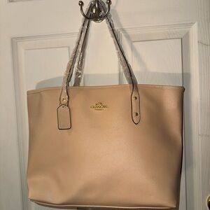 Coach Tan Leather Tote Bag. NWOT
